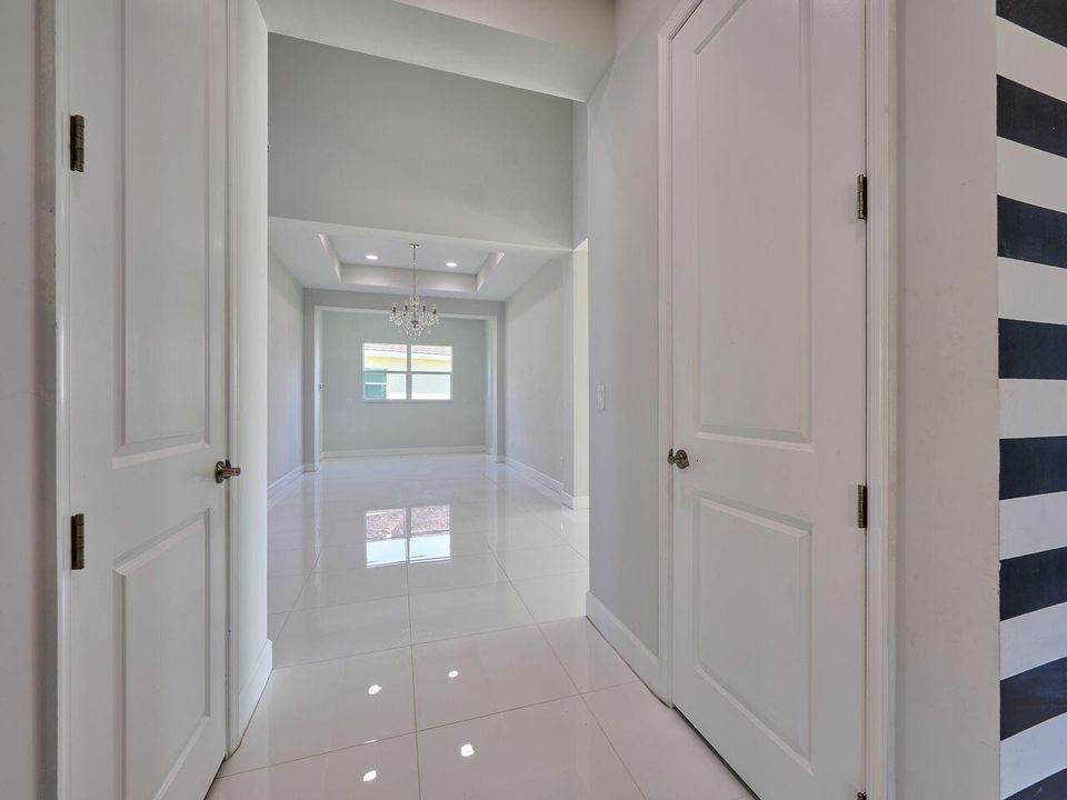 En Venta: $799,000 (3 camas, 3 baños, 2749 Pies cuadrados)