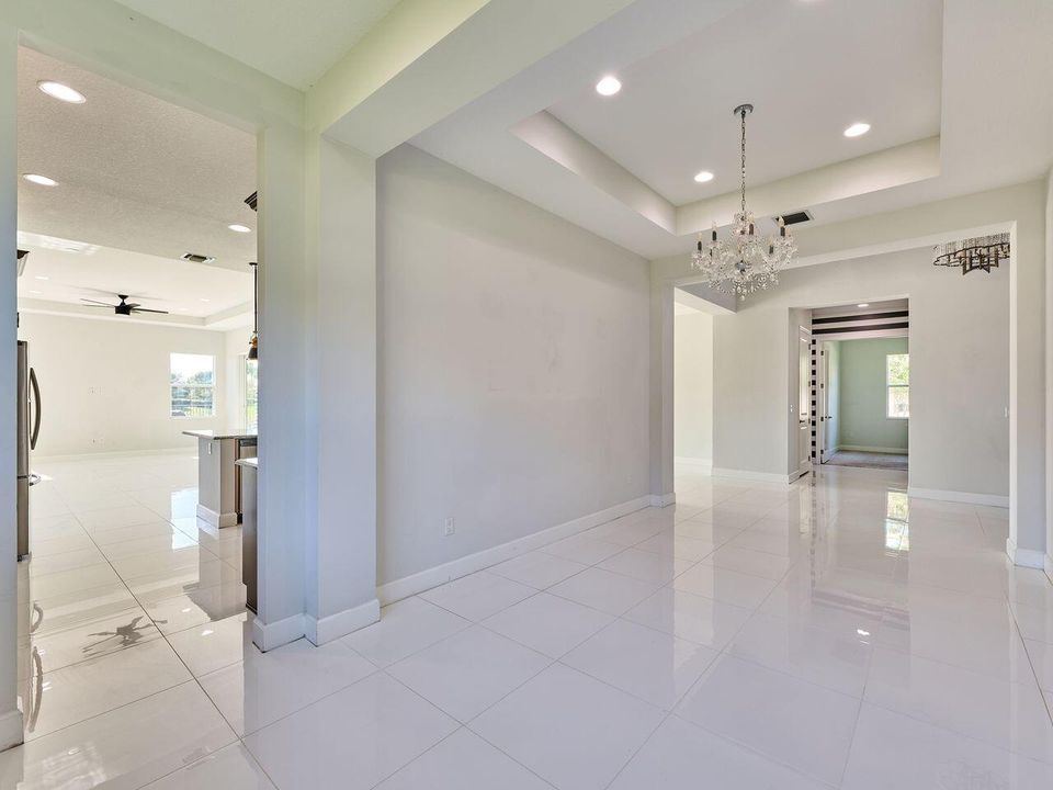 En Venta: $799,000 (3 camas, 3 baños, 2749 Pies cuadrados)