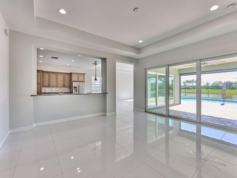 En Venta: $799,000 (3 camas, 3 baños, 2749 Pies cuadrados)