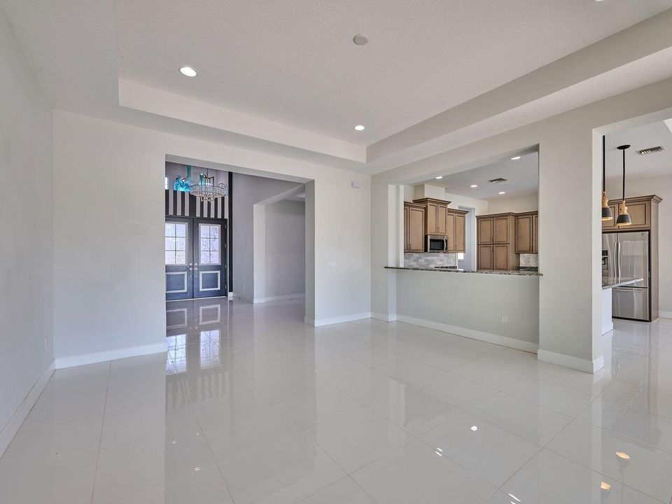 En Venta: $799,000 (3 camas, 3 baños, 2749 Pies cuadrados)