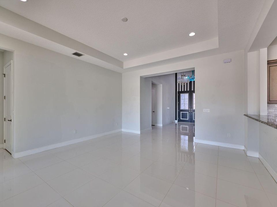 En Venta: $799,000 (3 camas, 3 baños, 2749 Pies cuadrados)