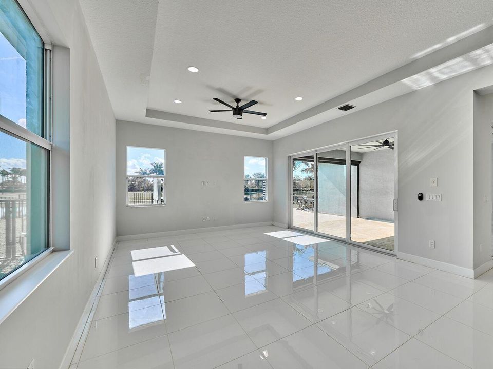 En Venta: $799,000 (3 camas, 3 baños, 2749 Pies cuadrados)