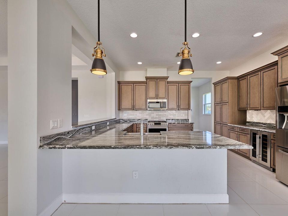 En Venta: $799,000 (3 camas, 3 baños, 2749 Pies cuadrados)