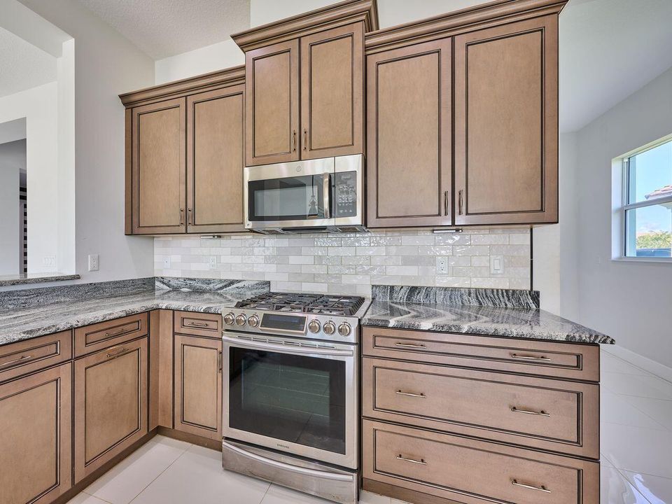 En Venta: $799,000 (3 camas, 3 baños, 2749 Pies cuadrados)