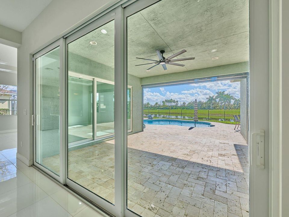 En Venta: $799,000 (3 camas, 3 baños, 2749 Pies cuadrados)