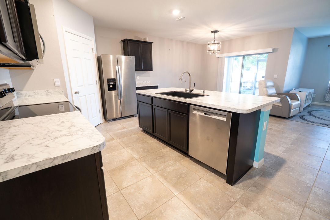 For Rent: $2,700 (4 beds, 2 baths, 1827 Square Feet)