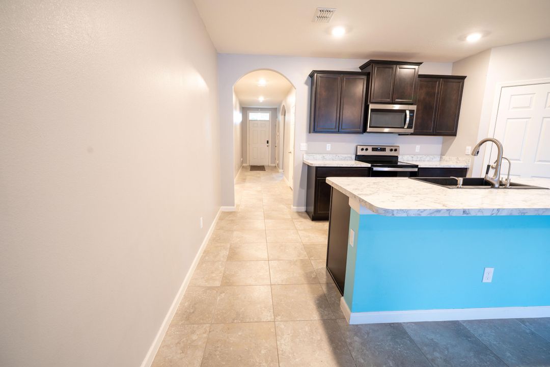 For Rent: $2,700 (4 beds, 2 baths, 1827 Square Feet)