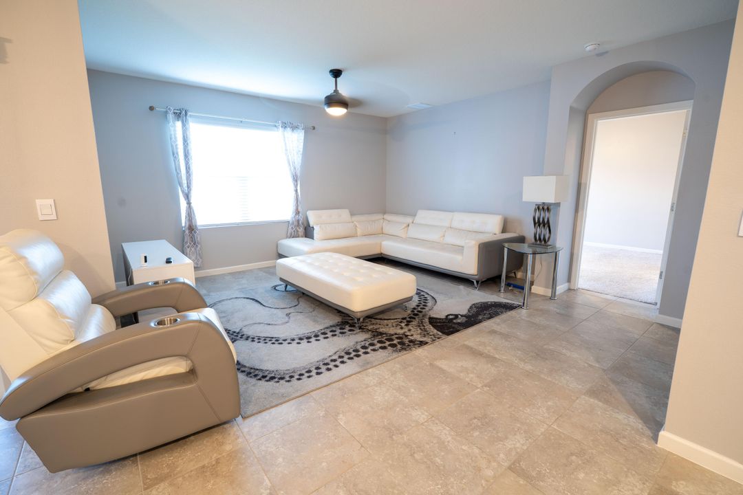 For Rent: $2,700 (4 beds, 2 baths, 1827 Square Feet)