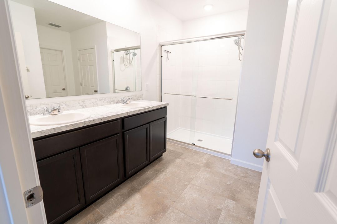 For Rent: $2,700 (4 beds, 2 baths, 1827 Square Feet)