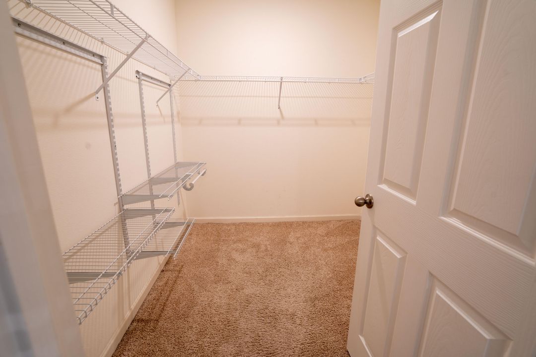 For Rent: $2,700 (4 beds, 2 baths, 1827 Square Feet)