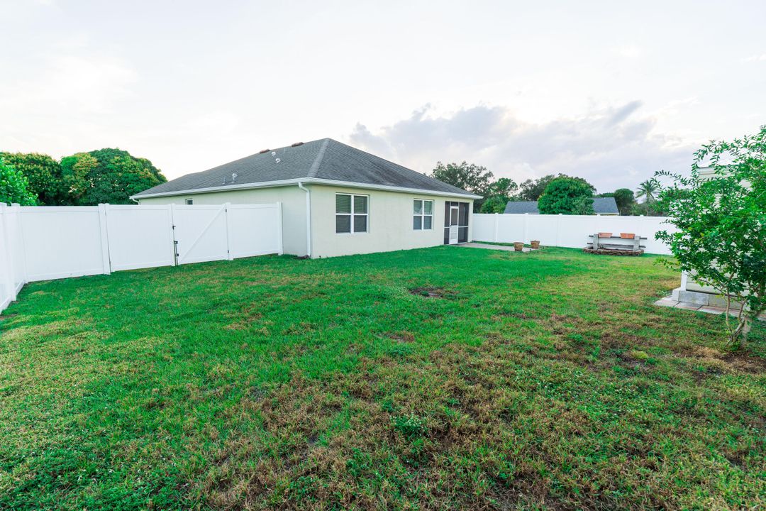 For Rent: $2,700 (4 beds, 2 baths, 1827 Square Feet)