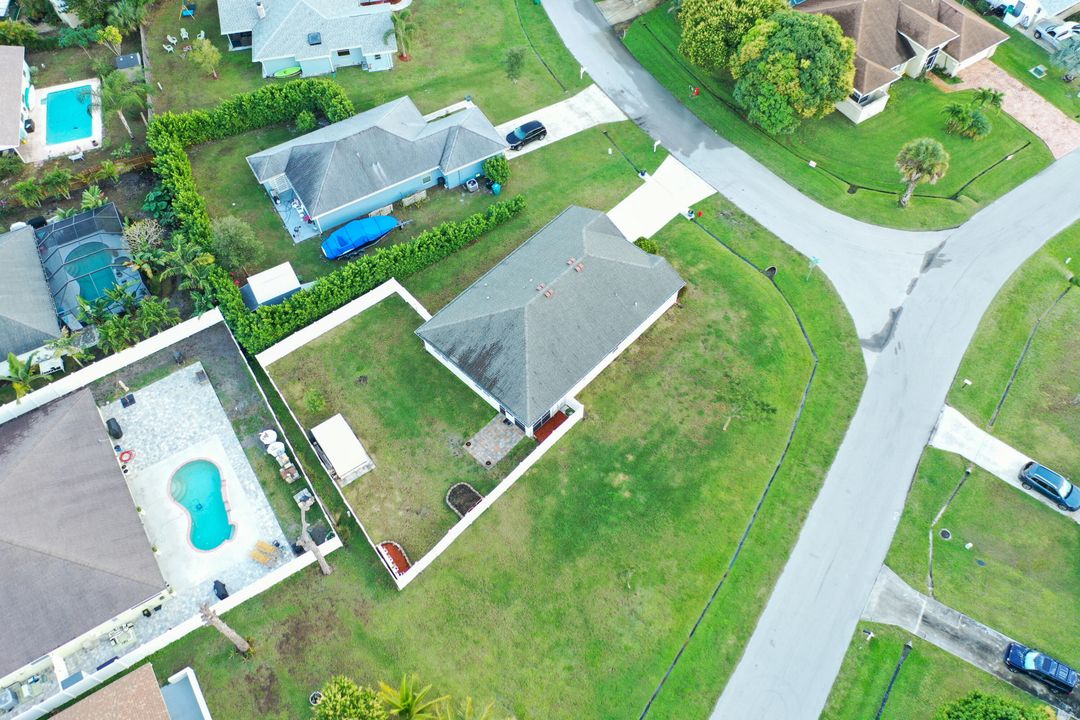 For Rent: $2,700 (4 beds, 2 baths, 1827 Square Feet)