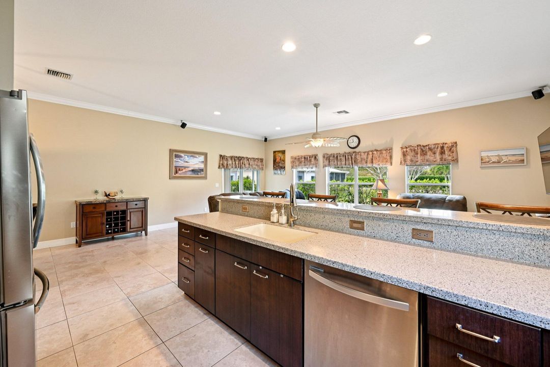 待售: $475,000 (3 贝兹, 2 浴室, 1856 平方英尺)