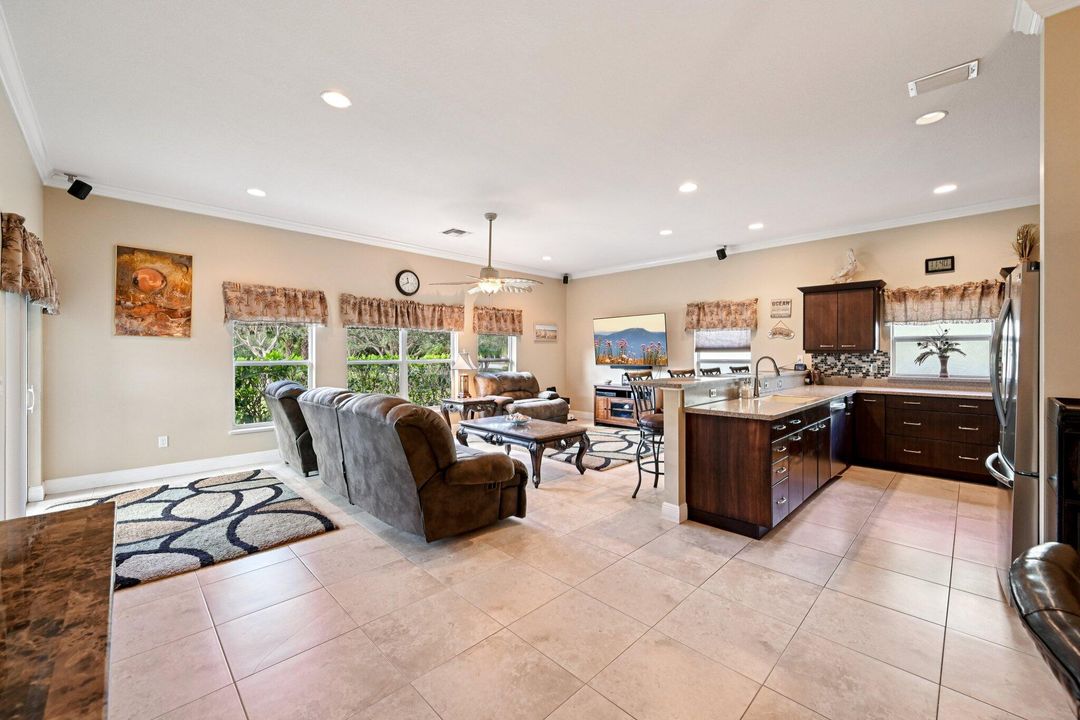 待售: $475,000 (3 贝兹, 2 浴室, 1856 平方英尺)