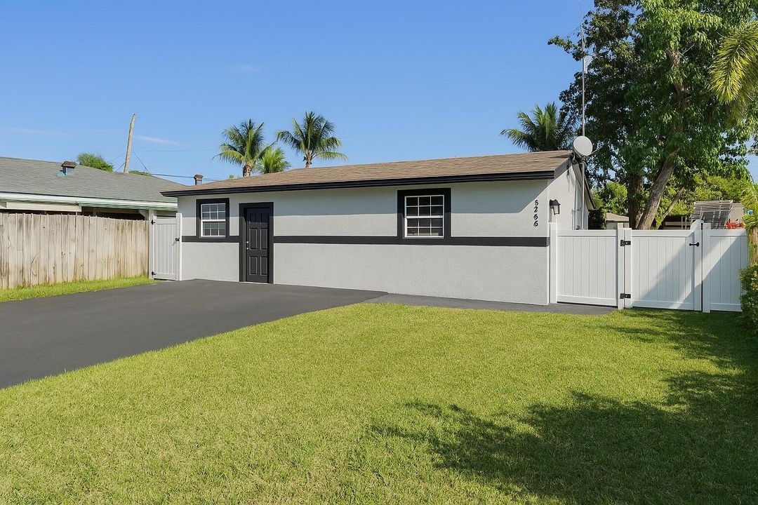 For Sale: $445,000 (0 beds, 0 baths, 884 Square Feet)