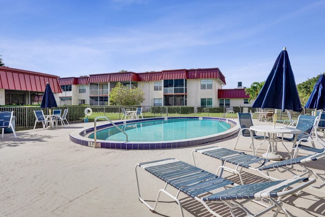 For Sale: $134,000 (2 beds, 2 baths, 1048 Square Feet)