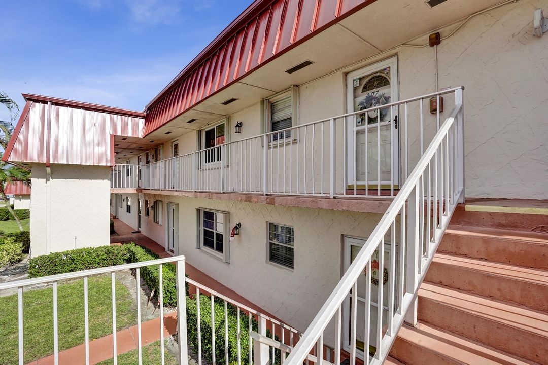 For Sale: $134,000 (2 beds, 2 baths, 1048 Square Feet)