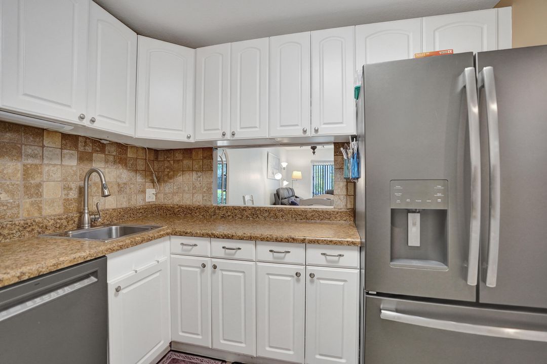 For Sale: $134,000 (2 beds, 2 baths, 1048 Square Feet)