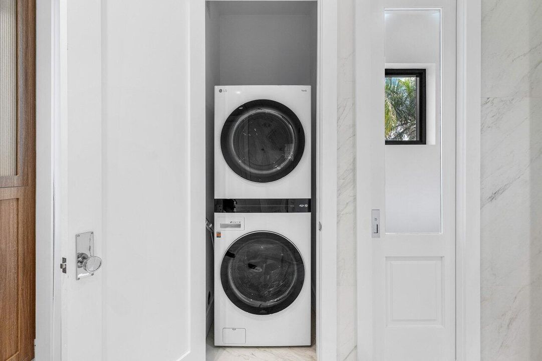 На продажу: $5,999,000 (4 спален, 4 ванн, 6629 Квадратных фут)