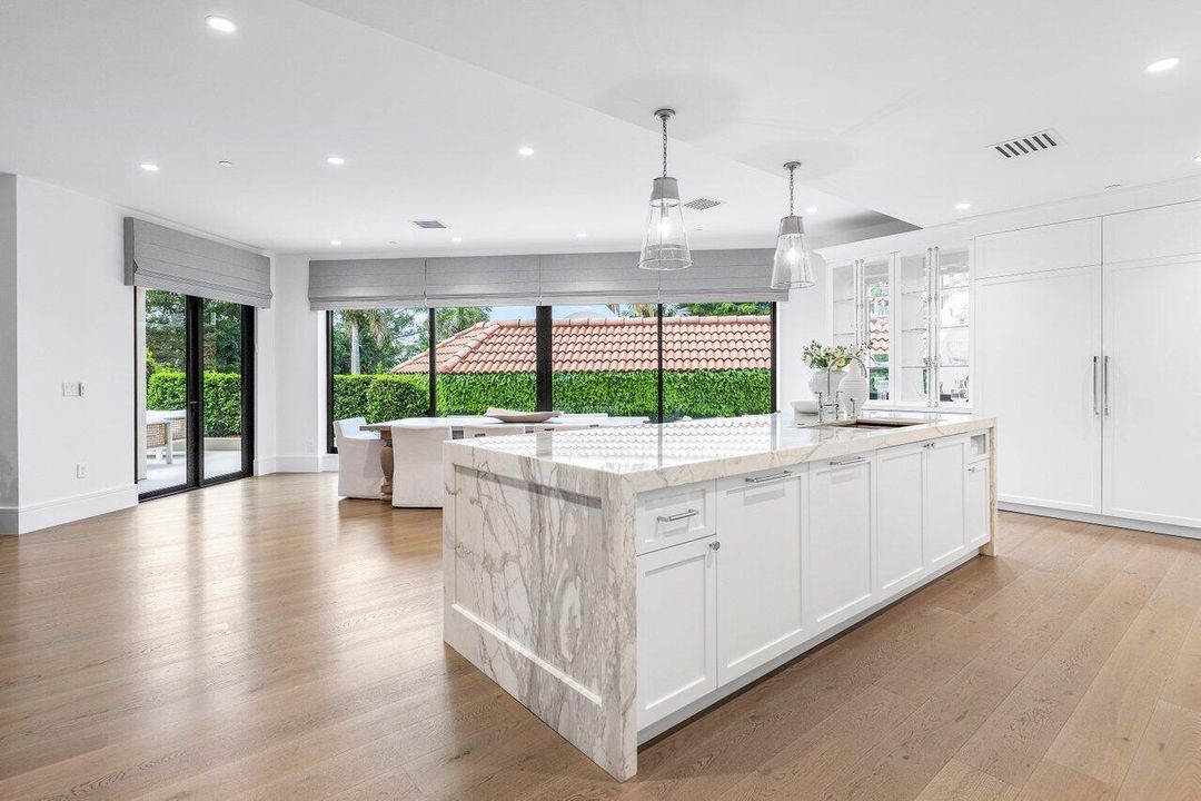 На продажу: $5,999,000 (4 спален, 4 ванн, 6629 Квадратных фут)