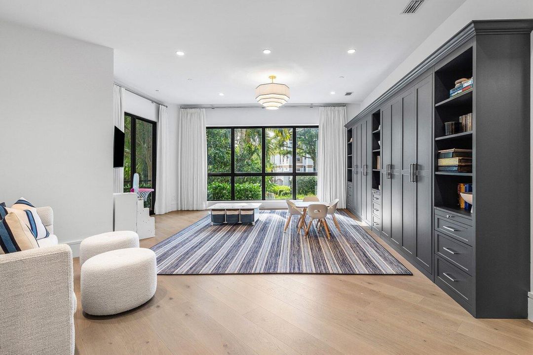 На продажу: $5,999,000 (4 спален, 4 ванн, 6629 Квадратных фут)