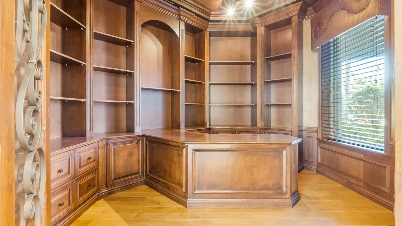 For Sale: $2,899,900 (5 beds, 5 baths, 5480 Square Feet)