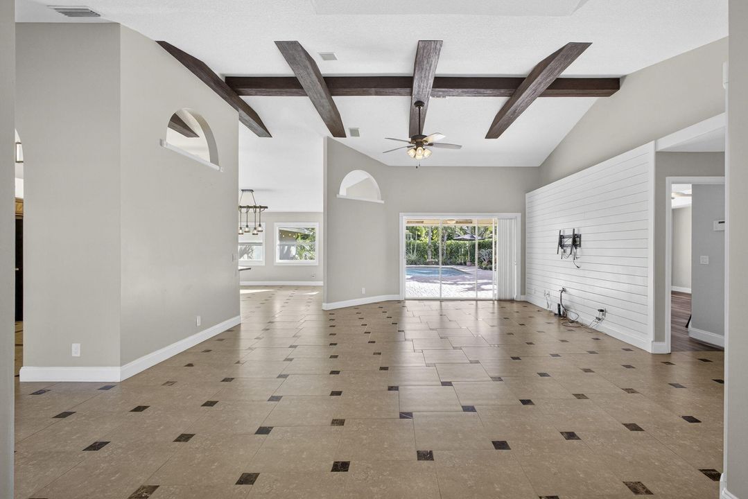 En Renta: $5,100 (5 camas, 3 baños, 2718 Pies cuadrados)