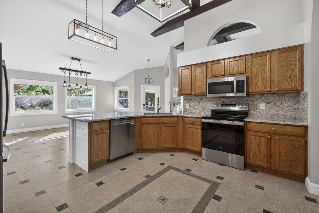 En Renta: $5,100 (5 camas, 3 baños, 2718 Pies cuadrados)