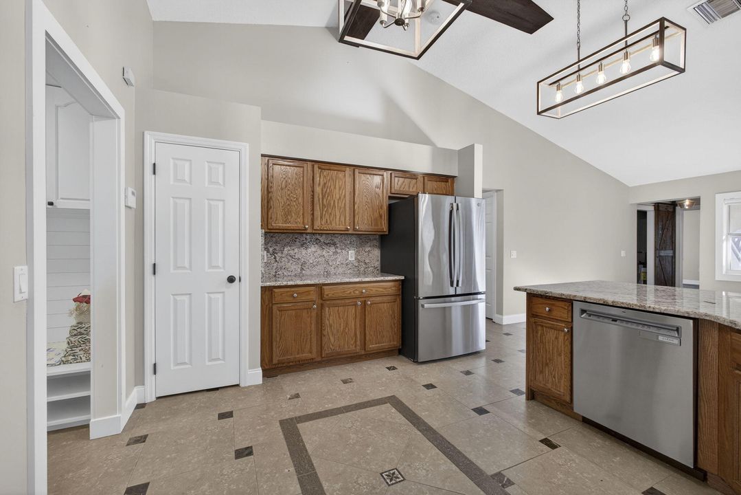 En Renta: $5,100 (5 camas, 3 baños, 2718 Pies cuadrados)