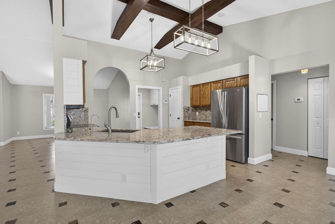 En Renta: $5,100 (5 camas, 3 baños, 2718 Pies cuadrados)