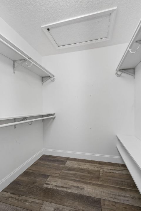 En Renta: $5,100 (5 camas, 3 baños, 2718 Pies cuadrados)