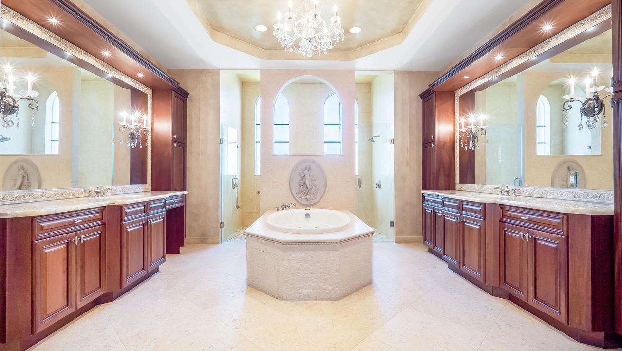 For Sale: $2,899,900 (5 beds, 5 baths, 5480 Square Feet)