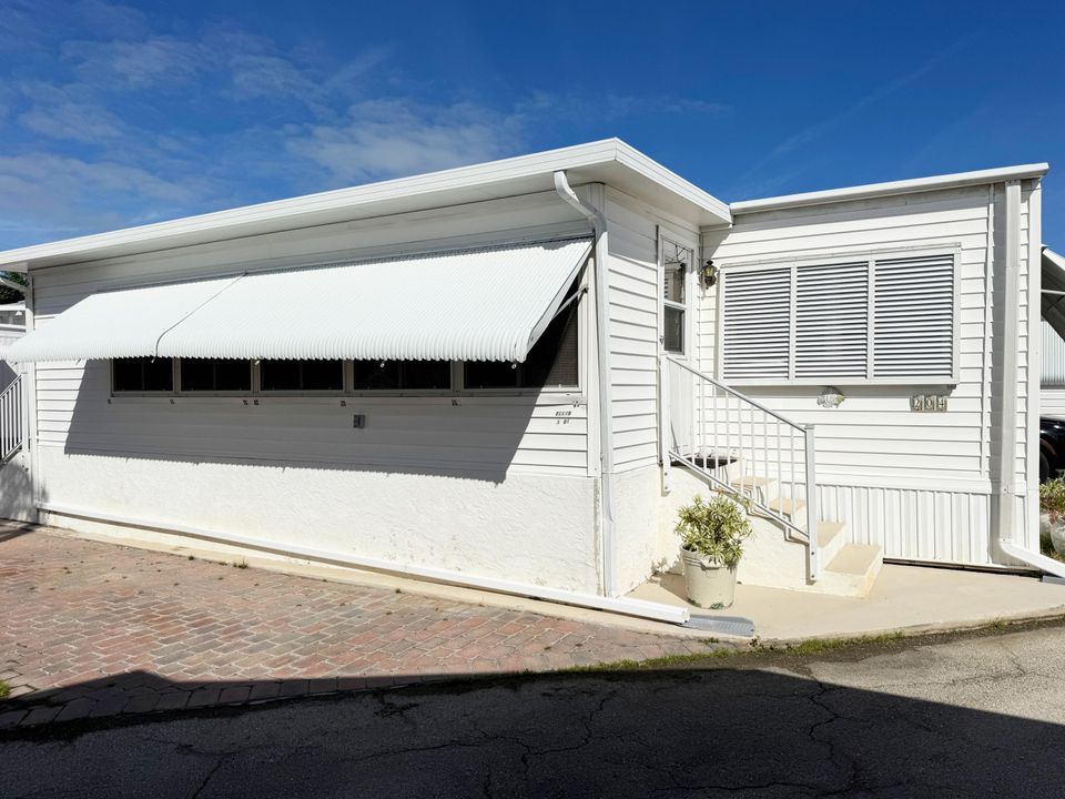 待售: $269,000 (1 贝兹, 1 浴室, 724 平方英尺)