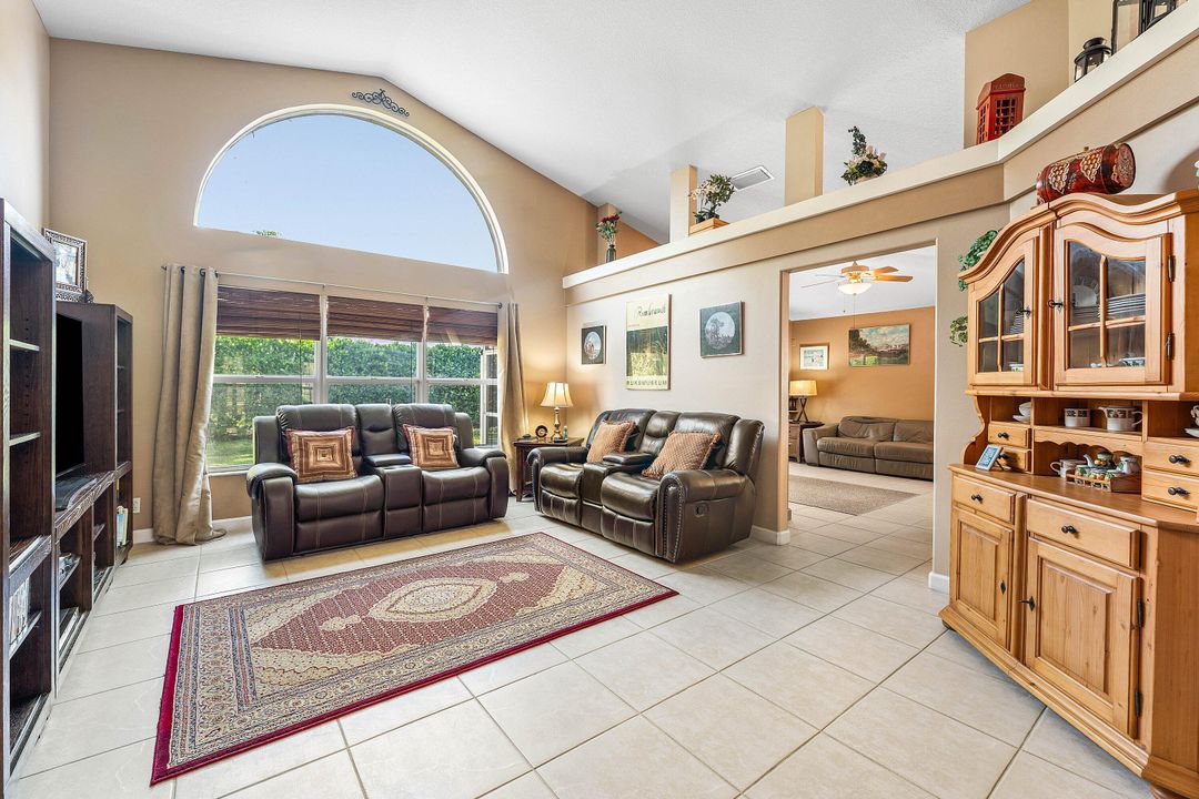 待售: $550,000 (3 贝兹, 2 浴室, 1942 平方英尺)