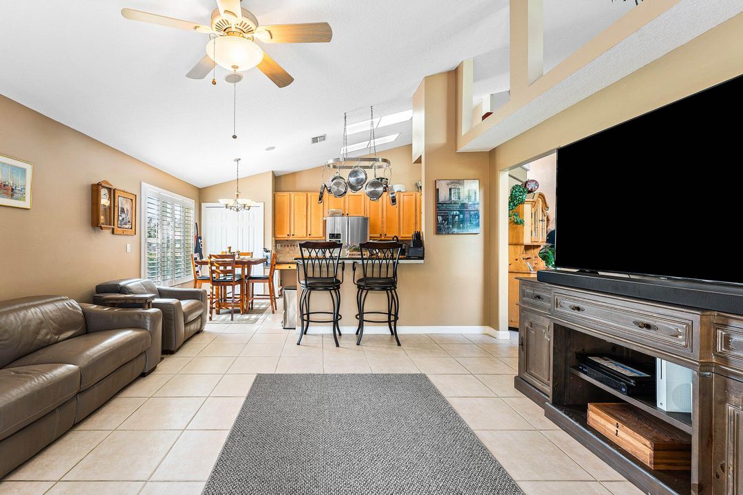 待售: $550,000 (3 贝兹, 2 浴室, 1942 平方英尺)