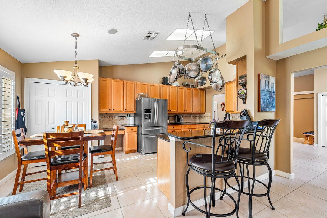 待售: $550,000 (3 贝兹, 2 浴室, 1942 平方英尺)