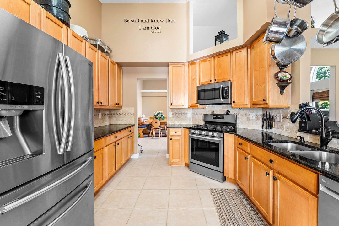 待售: $550,000 (3 贝兹, 2 浴室, 1942 平方英尺)