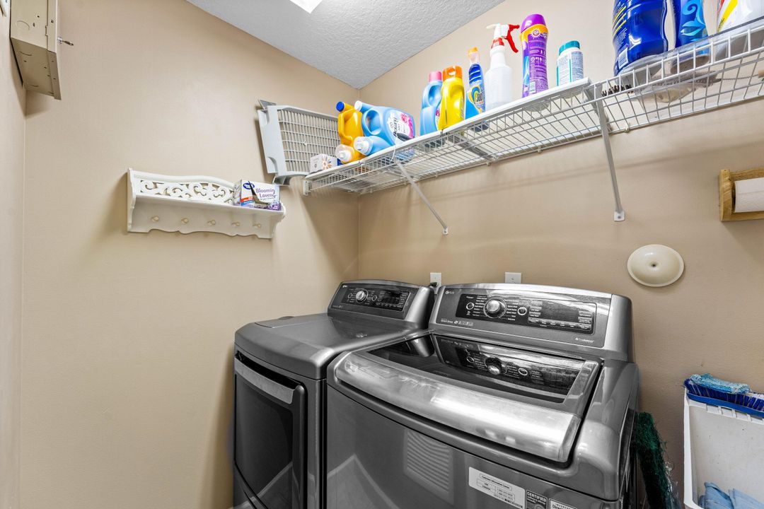 待售: $550,000 (3 贝兹, 2 浴室, 1942 平方英尺)