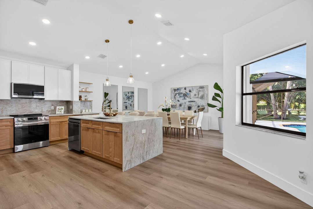 待售: $997,500 (5 贝兹, 3 浴室, 2530 平方英尺)