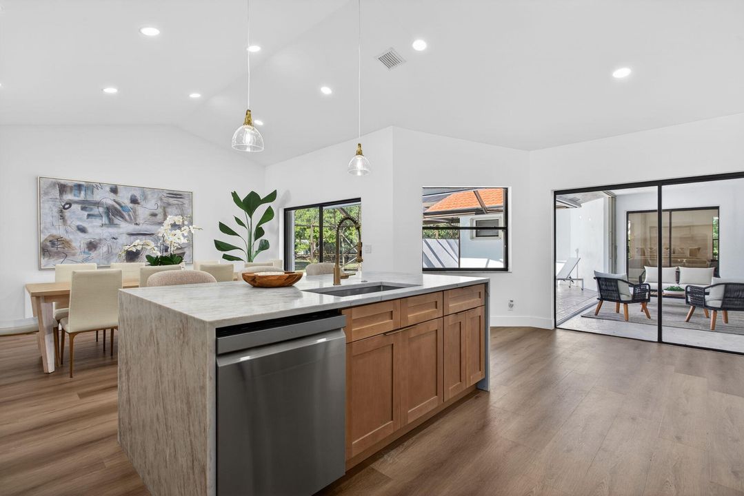 待售: $997,500 (5 贝兹, 3 浴室, 2530 平方英尺)