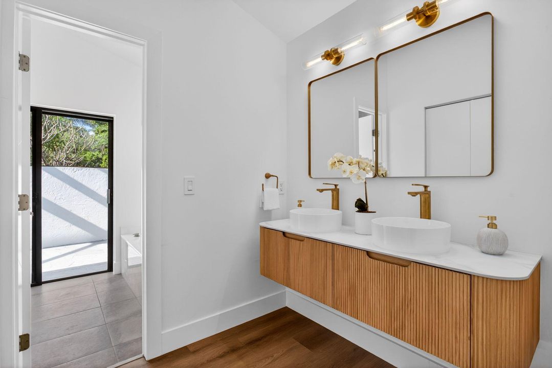 待售: $997,500 (5 贝兹, 3 浴室, 2530 平方英尺)