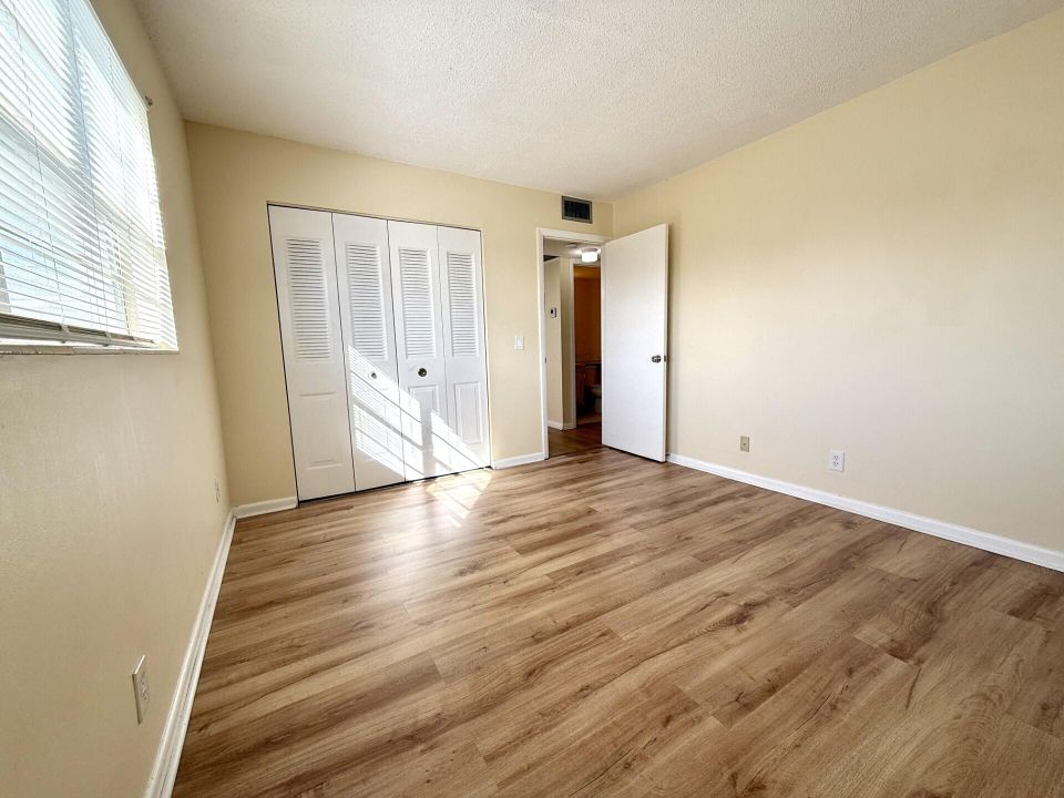 出租: $1,650 (2 贝兹, 1 浴室, 798 平方英尺)