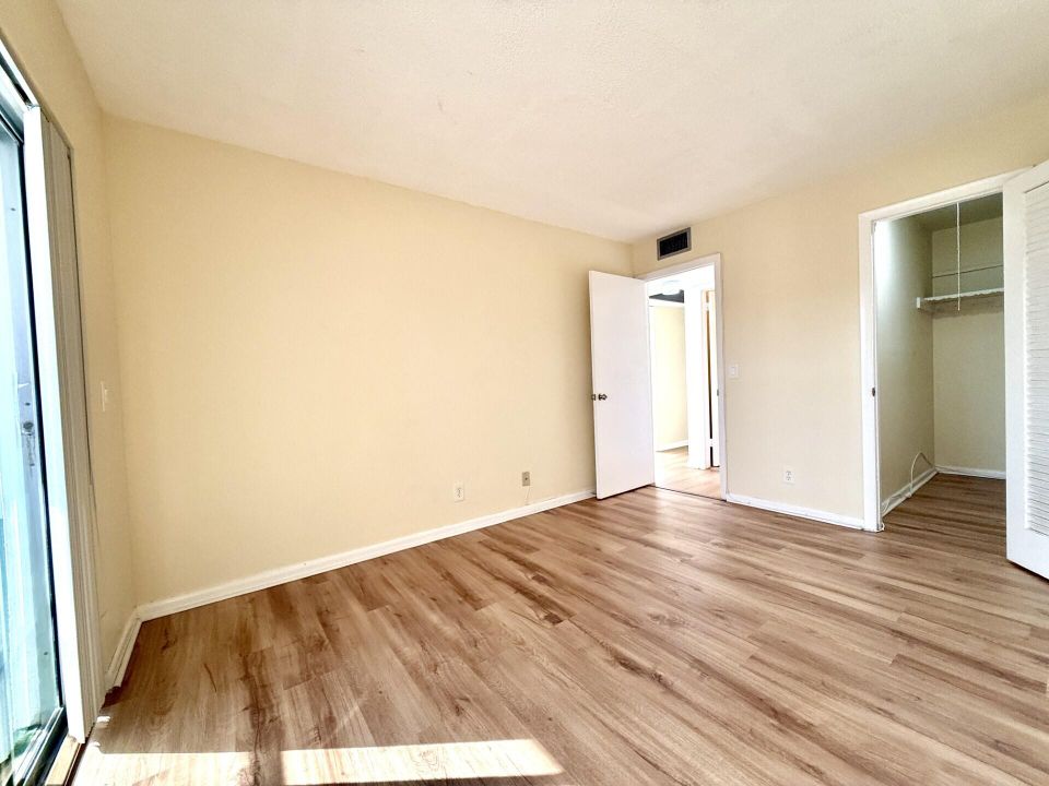 出租: $1,650 (2 贝兹, 1 浴室, 798 平方英尺)