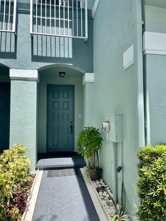 For Rent: $2,350 (3 beds, 2 baths, 1556 Square Feet)