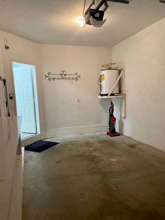 For Rent: $2,350 (3 beds, 2 baths, 1556 Square Feet)