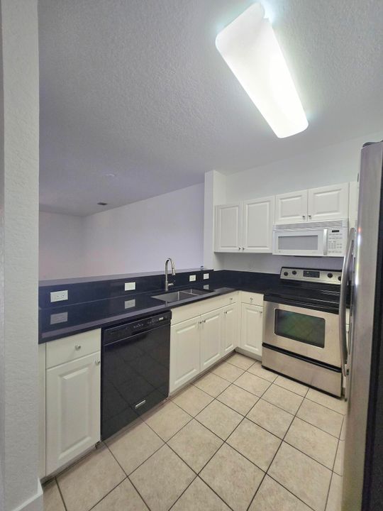For Rent: $2,350 (3 beds, 2 baths, 1556 Square Feet)