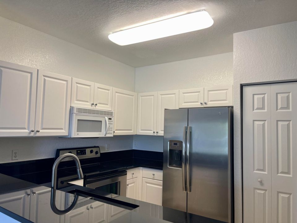 For Rent: $2,350 (3 beds, 2 baths, 1556 Square Feet)