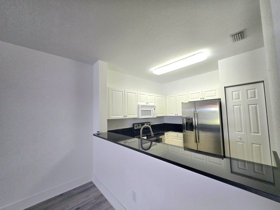 For Rent: $2,350 (3 beds, 2 baths, 1556 Square Feet)