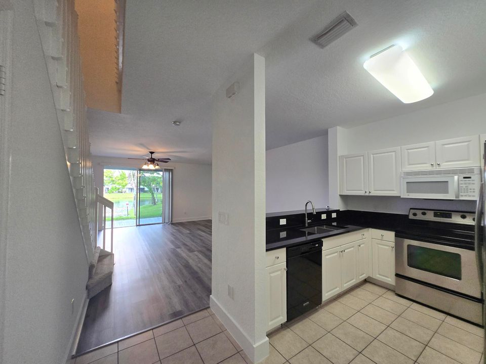 For Rent: $2,350 (3 beds, 2 baths, 1556 Square Feet)