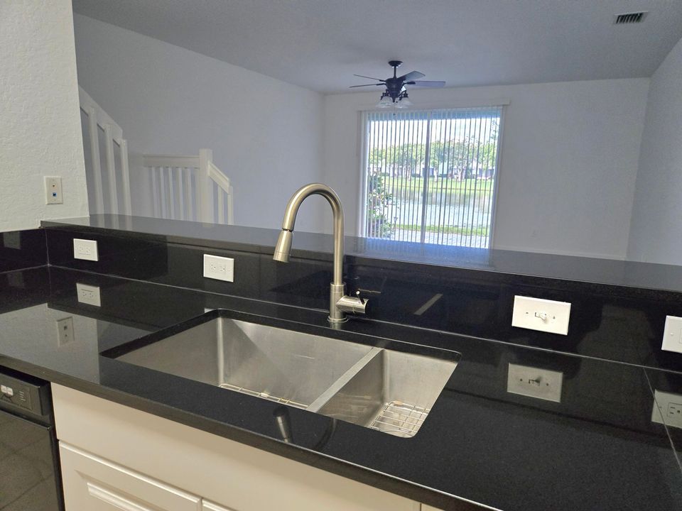 For Rent: $2,350 (3 beds, 2 baths, 1556 Square Feet)